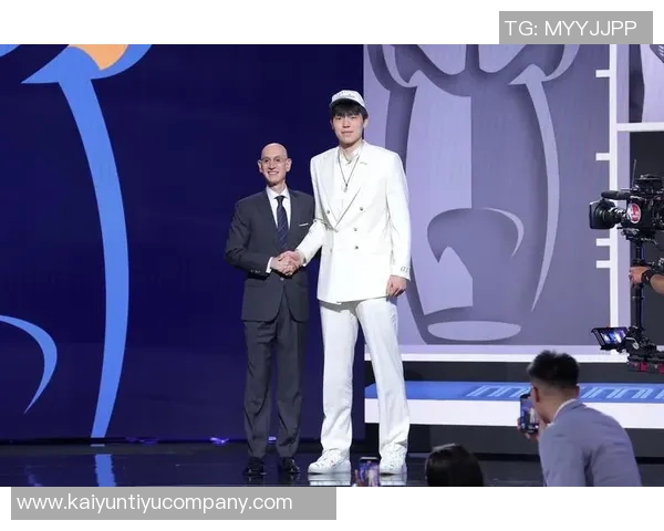 开拓者球迷嘉年华对抗赛黑队险胜白队杨瀚森队友夏普荣膺MVP称号