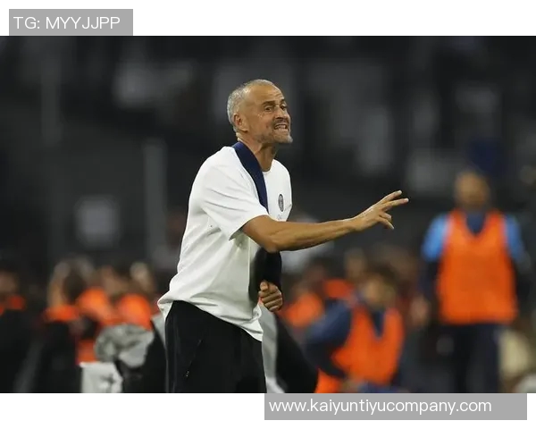 恩里克坚定支持舍瓦利耶：后卫失误不影响我们对他的信任