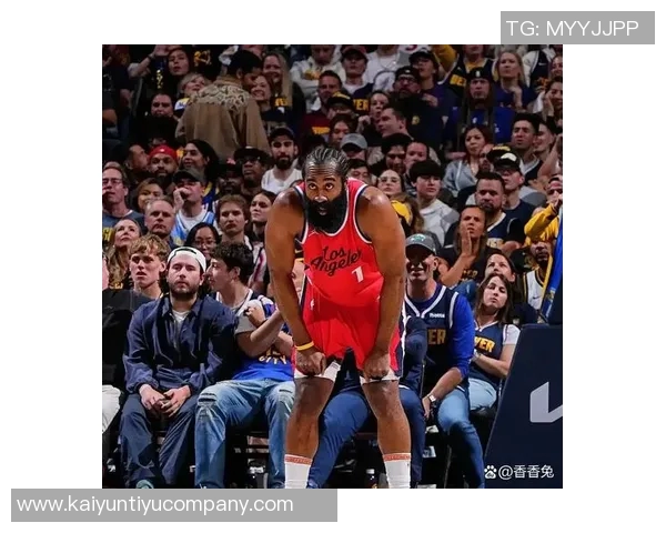 莱昂纳德末节表现低迷全场17投8中贡献20分3篮板2助攻三分球命中率50