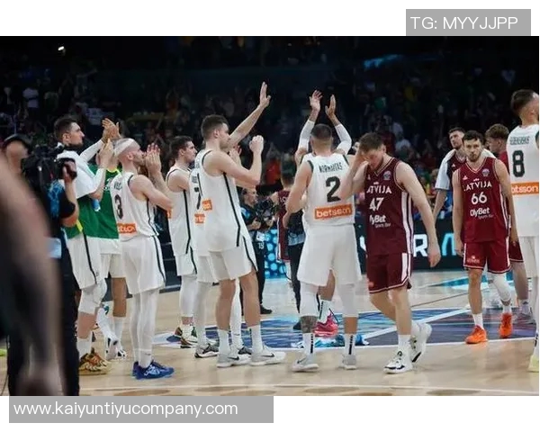 七人得分上双福克斯谈文班缺阵强调团队合作精神