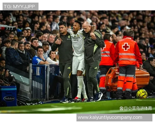 西甲最新动态皇马暂时领先巴萨今晚迎战塞维亚挑战